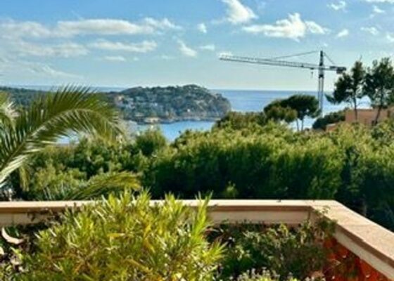 Villa with sea views to rent in santa ponsa