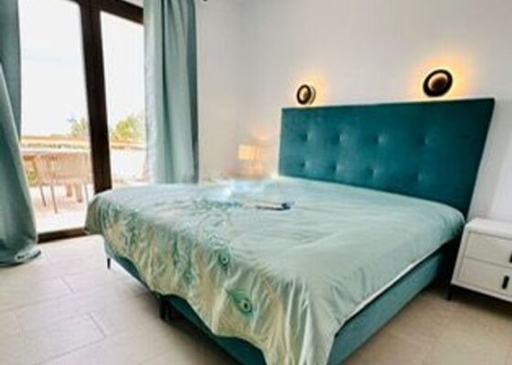 Villa with sea views to rent in santa ponsa