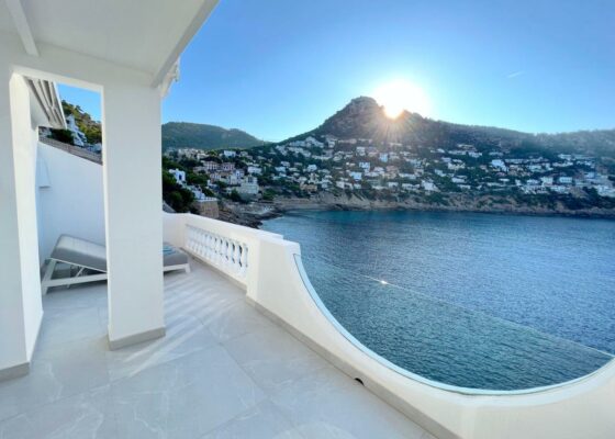 Stunning frontline apartment with sea access in Port Andratx