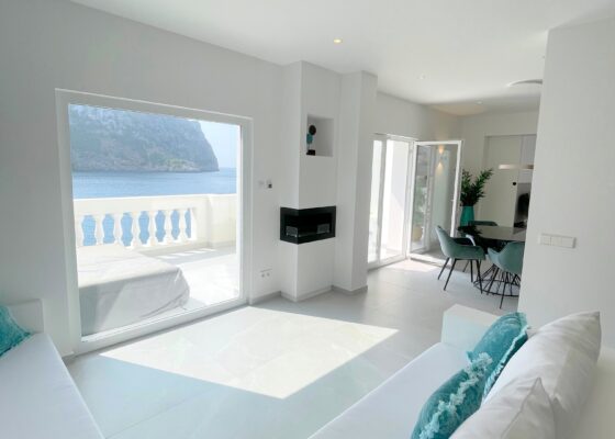 Stunning frontline apartment with sea access in Port Andratx