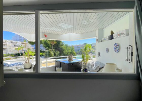 Apartment mit Meerblick und Meerzugang in Cala Vinyas zu verkaufen