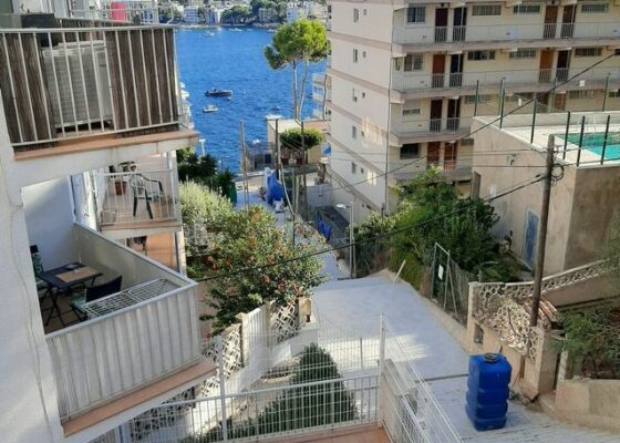 Piso de dos habitaciones junto al mar en santa ponsa en venta