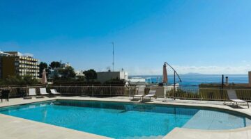 Seaview apartment in Illetas for sale