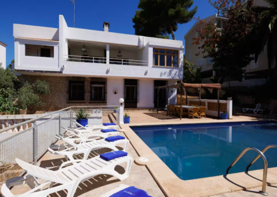 Villa mit Ferien Vermietung Lizenz zu verkaufen in Santa Ponsa
