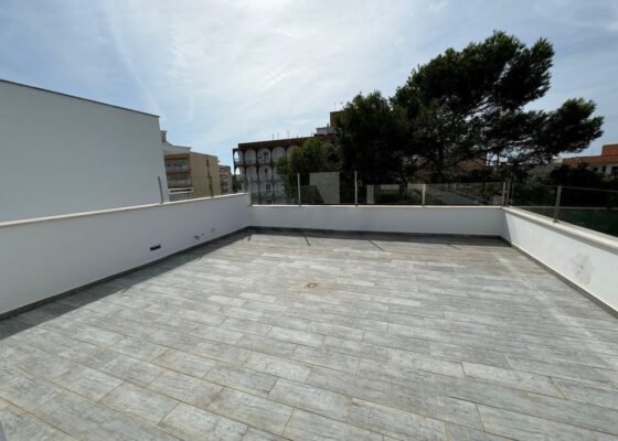 Residential & commercial building for sale in Arenal, llucmajor