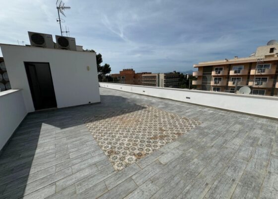 Residential & commercial building for sale in Arenal, llucmajor