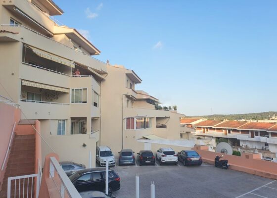 Apartment with partial sea views in Santa Ponsa for sale