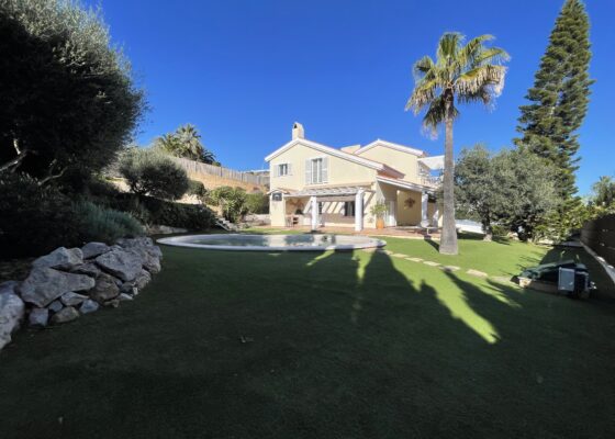 Villa in the popular area of Nova Santa Ponsa for sale