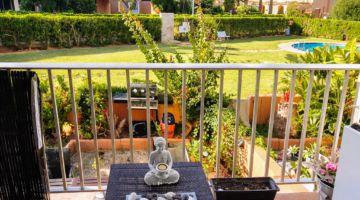 Erdgeschoss in El Toro direkt uber dem Strand und Yachthafen zu verkaufen