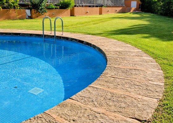 Erdgeschoss in El Toro direkt uber dem Strand und Yachthafen zu verkaufen