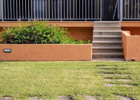 Erdgeschoss in El Toro direkt uber dem Strand und Yachthafen zu verkaufen